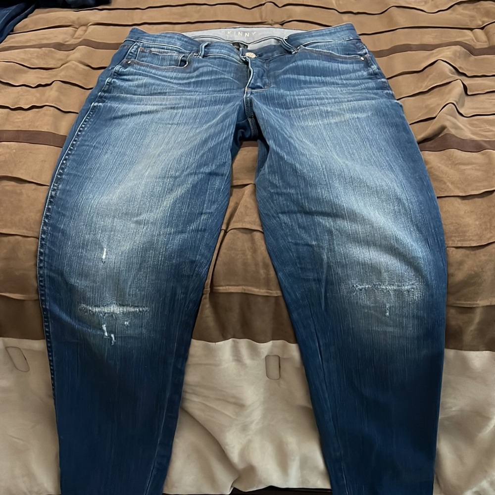 Beautiful White House, Black market jeans